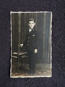 CHŁOPIEC W MUNDURZE STUDIO FOTOGRAFICZNE MONS BELGIA