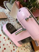 Ekspres smeg różowy