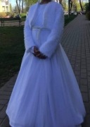 Suknia, rękawiczki, torebka i buty do komunii. 