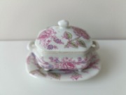 Porcelanowa miniaturka wazy Porcelain Art z motywem kwiatów