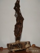 Posążek statuetka figurka świerkowy obelisk.