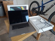 MacBook Pro 16"  i7 32GB RAM 512GB Radeon 5300M BOX BEZ iCloud