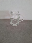 mały dzbanek szklany  