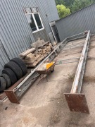 Stelaż pylon Reklamowy Wysoki masywny. 