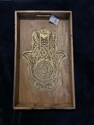 Drewniana taca ze zdobieniem Hamsa