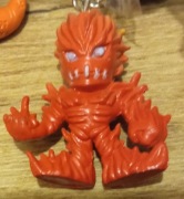 kolekcjonerska figurka brelok Meramon, postać z uniwersum Digimonów. 
