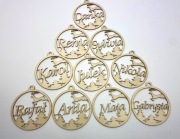 DREWNIANA  BOMBKI Z IMIENIEM NA CHOINKĘ