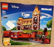klocki LEGO 71044 Disney Pociąg i dworzec Disney, kolejka Mickey Mouse