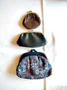 Trzy portmonetki kosmetyczki