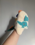 Beżowa czapka zimowa z dinozaurem dla chłopca 3/5 lat