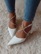 (42) Białe, bogato zdobione czółenka ślubne , NOWE 