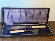 Zestaw do ryb z 1931 r. – srebrne opaski, rączki z kości, pamiątka sportowa