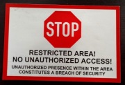 Znak Stop! Nieupoważnionym wstęp wzbroniony. Odblaskowy 30 cm x 20 cm