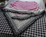 Ażurowa chusta ręcznie robiona 