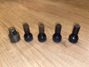 Śruby zabezpieczające do felg BMW 5 G30 z adapterem - oryginalne