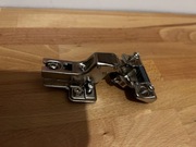 Zawias meblowy kątowy