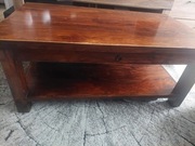 Stolik kawowy w stylu kolonialnym