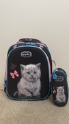 Czarno różowy plecak/tornister dziecięcy kot 3D 2przegrody odblaski piórnik