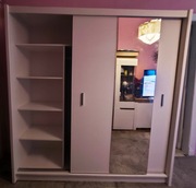 Szafa z drzwiami przesuwnymi z lustrem