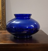 Duża waza / wazon z kobaltowego szkła – dekoracyjna, dmuchana, stan idealny