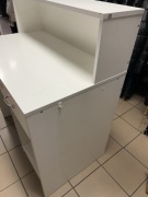 Lada sklepowa biała 