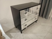 Komoda czarna lustrzana, kołatki, noga Ludwik, glamour !!!