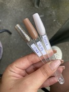 Zestaw lakierów hybrydowych do paznokci.