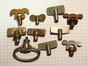 Kluczyki pokrętła knopki do starych budzików 10 sztuk - 021