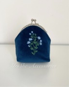 Autorska Portmonetka damska Kwiat lnu, portfelik welurowy, rękodzieło