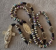 Piękny Różaniec z Watykanu. Naszyjnik. PREZENT dla Babci. Maj 2025(T).