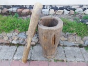 Stary moździerz stąpa 