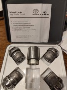 NAKRĘTKI ANTYKRADZIEŻOWE CHROMOWANE PW456-00013 TOYOTA OE camry 2023