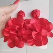 Nowe kolczyki czerwone róże kwiaty 9 cm