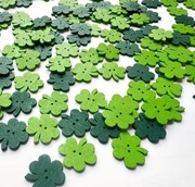 Guzik drewniany koniczyna 10szt – zielony dekoracyjny guzik szczęście 