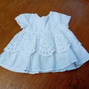 biała haftowana ( scieg angielski )  sukieneczka -rozmiar 56/82cm