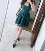 Zielona sukienka koronkowa z gorsetem 