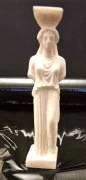 Figurka-statuetka kariatydy z alabastru biała