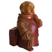 Stara figurka zakonnik mnich stojący z butelką wina i kielichem 10 cm