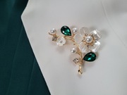 Broszka kwitnąca gałązka biel i c.zieleń