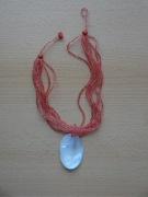 Wisior z masy perłowej