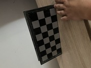 Szachy czarno-białe magnetyczne w dobrym stanie