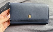 Tommy Hilfiger elegancki portfel ze skóry ekologicznej.