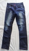 5.10.15. Przetarte jeansy - rozm. 146
