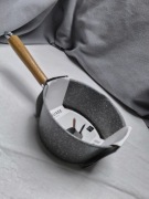 Solidny rondel z drewnianym uchwytem smukee