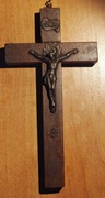Krzyzyk scienny drewno metal 