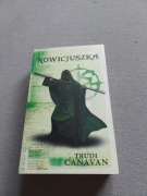 Trudi canavan - nowicjuszka