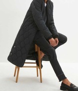 Długa kurtka pikowana czarna damska EUR 54 – komfort i elegancja 