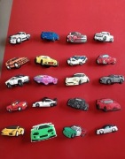 Przypinki do crocsów ozdoby do butów typu crocs auta samochody zestaw 