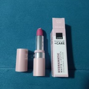 Avon Hydramatic matowa szminka z kwasem hialuronowym Hydra Pink
