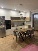 Stół z żywicą epoksydową